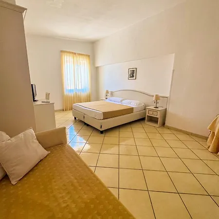 Eden Aparthotel 3*
